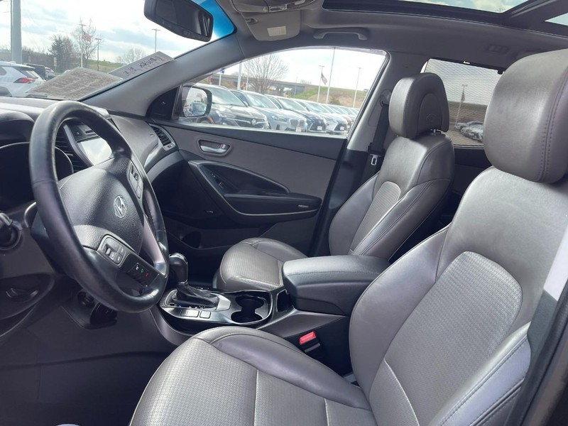 Hyundai Santa Fe Vehicle Image 16