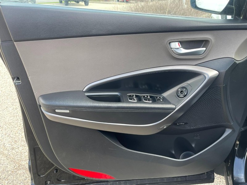 Hyundai Santa Fe Vehicle Image 18