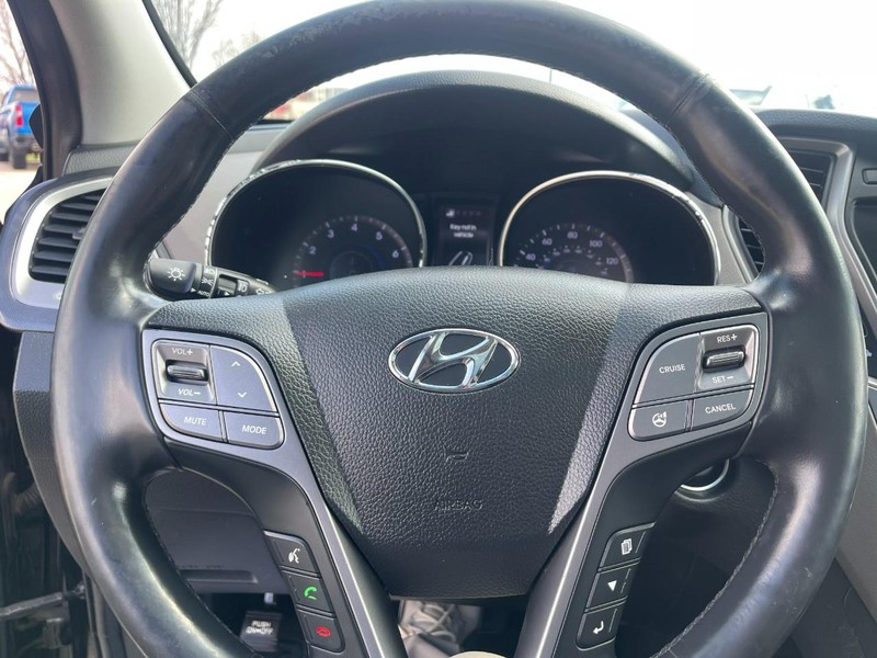 Hyundai Santa Fe Vehicle Image 26