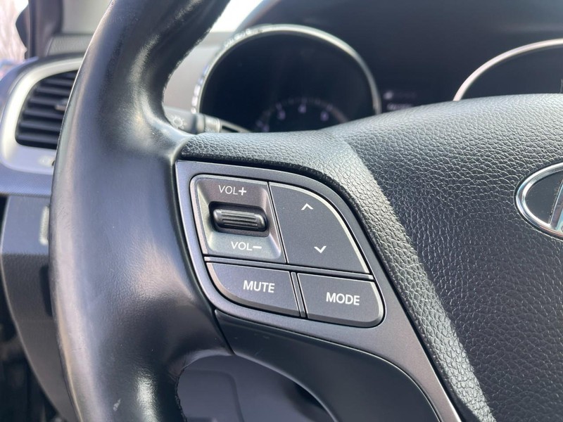Hyundai Santa Fe Vehicle Image 27