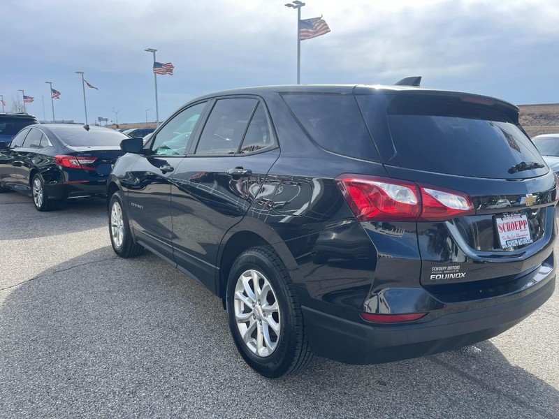 Chevrolet Equinox Vehicle Image 04