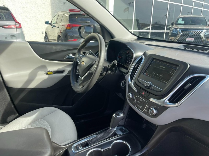 Chevrolet Equinox Vehicle Image 09