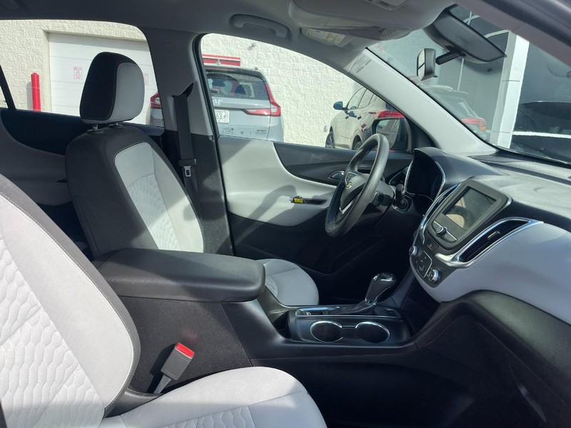 Chevrolet Equinox Vehicle Image 10