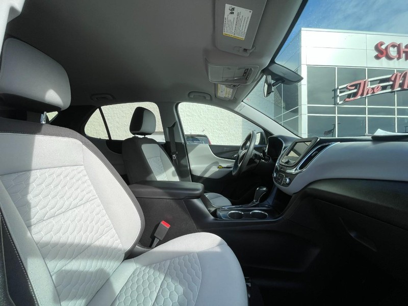 Chevrolet Equinox Vehicle Image 11