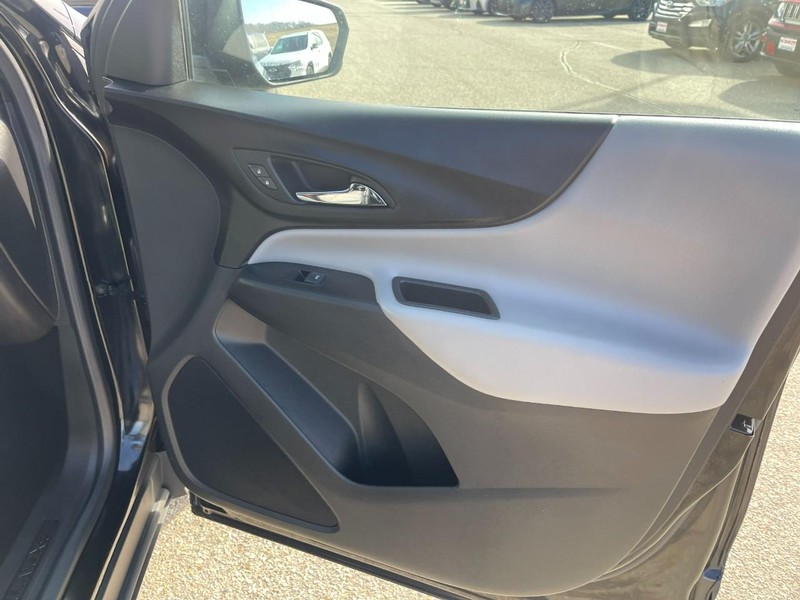 Chevrolet Equinox Vehicle Image 12