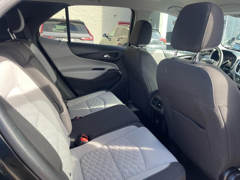 Chevrolet Equinox Vehicle Image 13