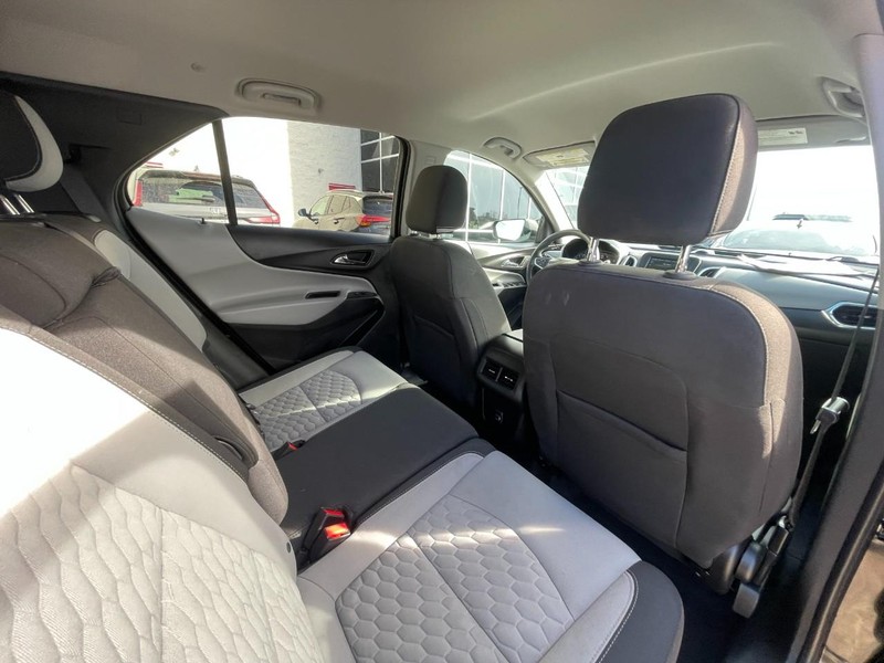 Chevrolet Equinox Vehicle Image 14