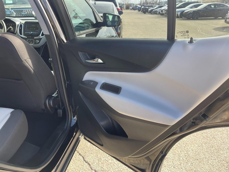 Chevrolet Equinox Vehicle Image 15