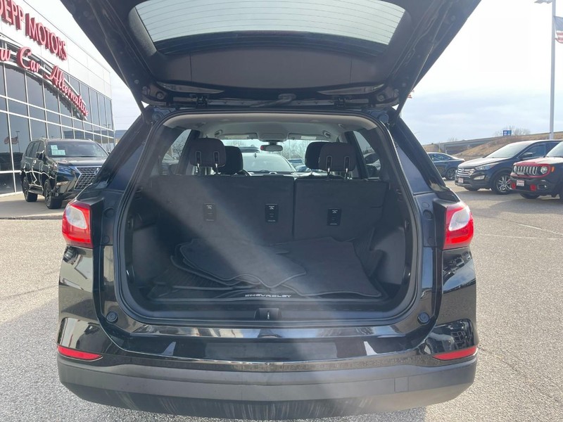Chevrolet Equinox Vehicle Image 16