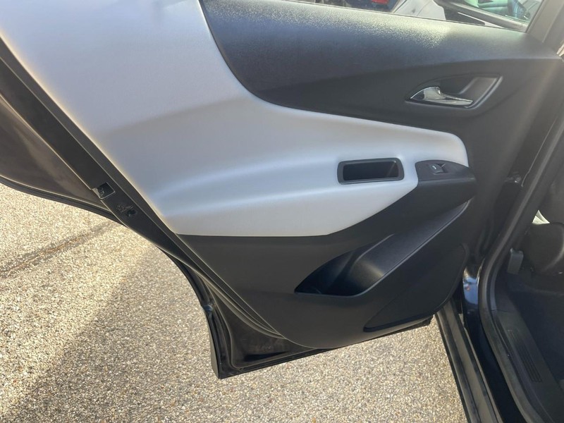 Chevrolet Equinox Vehicle Image 18