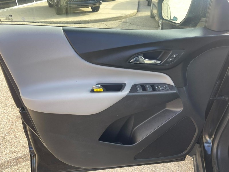 Chevrolet Equinox Vehicle Image 21