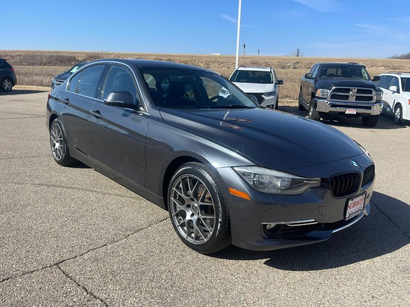 BMW 3 Series Vehicle Image 02