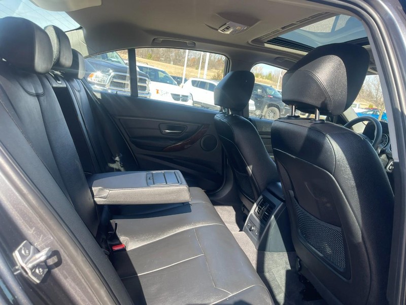 BMW 3 Series Vehicle Image 11