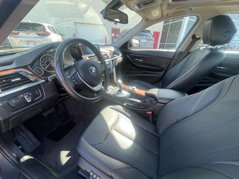 BMW 3 Series Vehicle Image 17