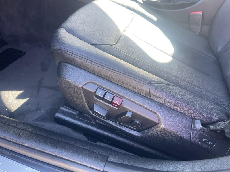 BMW 3 Series Vehicle Image 18