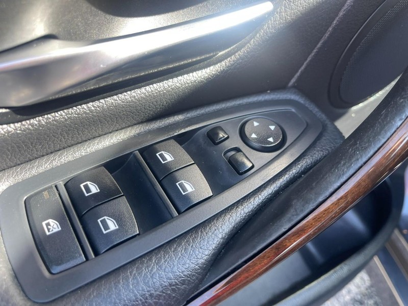 BMW 3 Series Vehicle Image 20