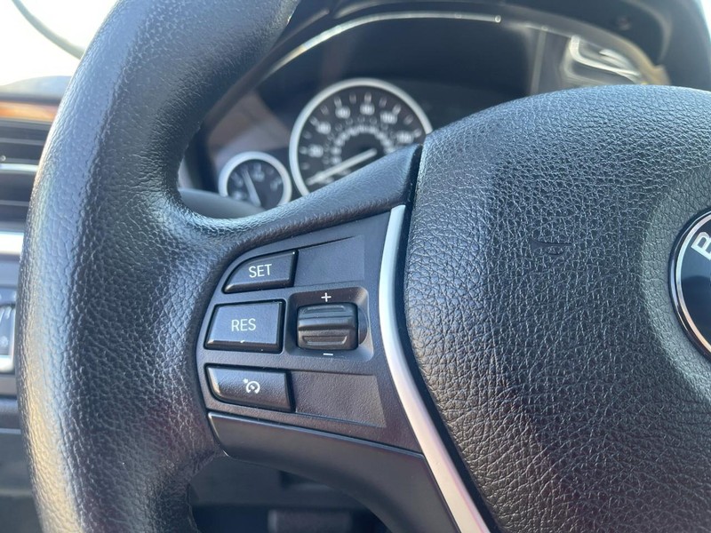 BMW 3 Series Vehicle Image 23