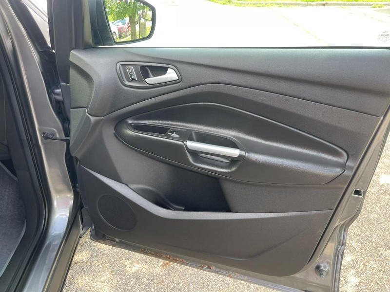 Ford Escape Vehicle Image 12