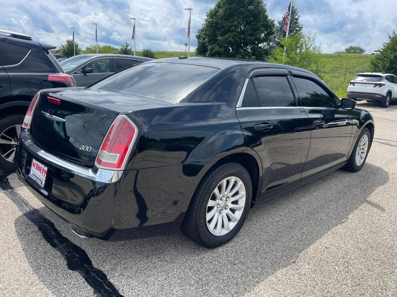Chrysler 300 Vehicle Image 03