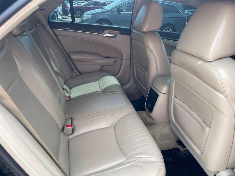 Chrysler 300 Vehicle Image 08