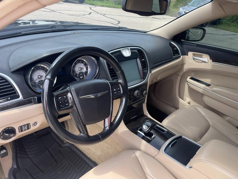 Chrysler 300 Vehicle Image 14