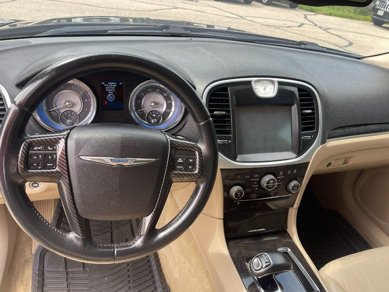 Chrysler 300 Vehicle Image 16