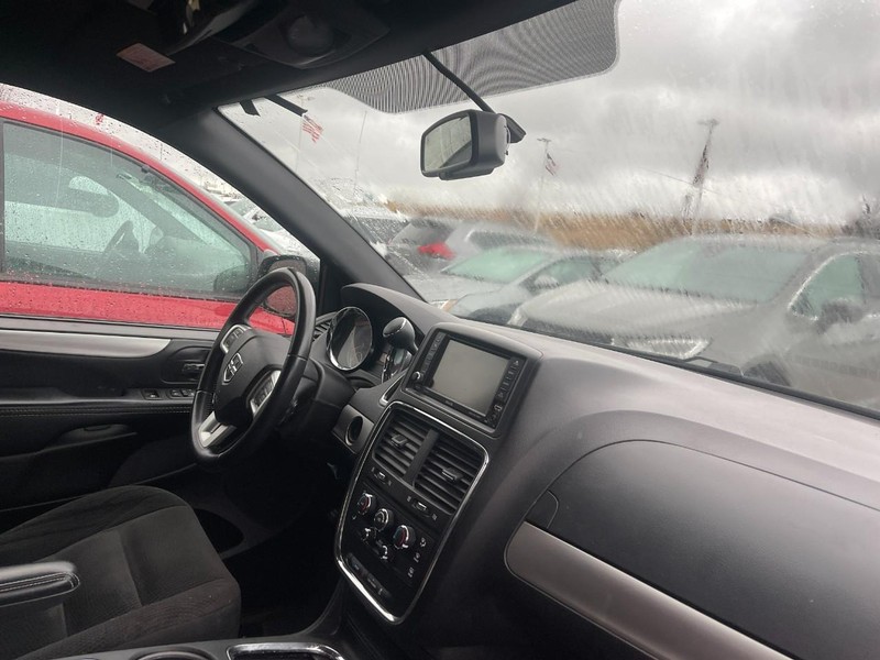 Dodge Grand Caravan Vehicle Image 02