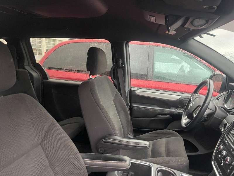 Dodge Grand Caravan Vehicle Image 03