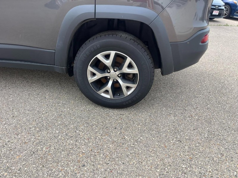 Jeep Cherokee Vehicle Image 06