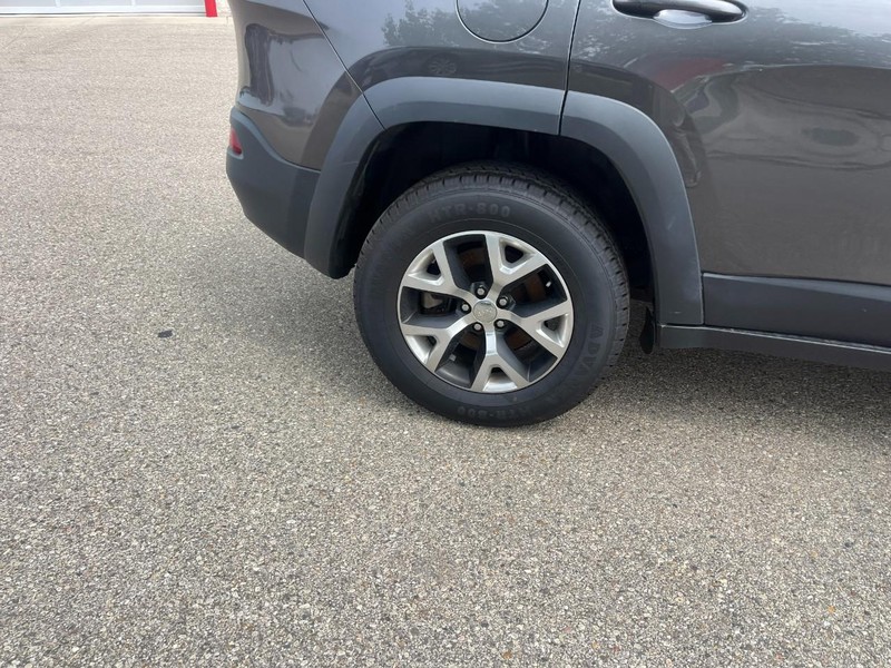 Jeep Cherokee Vehicle Image 09
