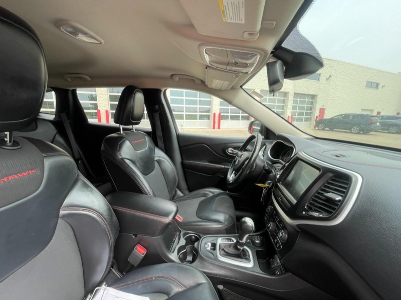 Jeep Cherokee Vehicle Image 11