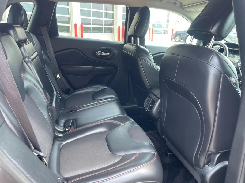 Jeep Cherokee Vehicle Image 13