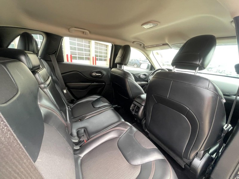 Jeep Cherokee Vehicle Image 14