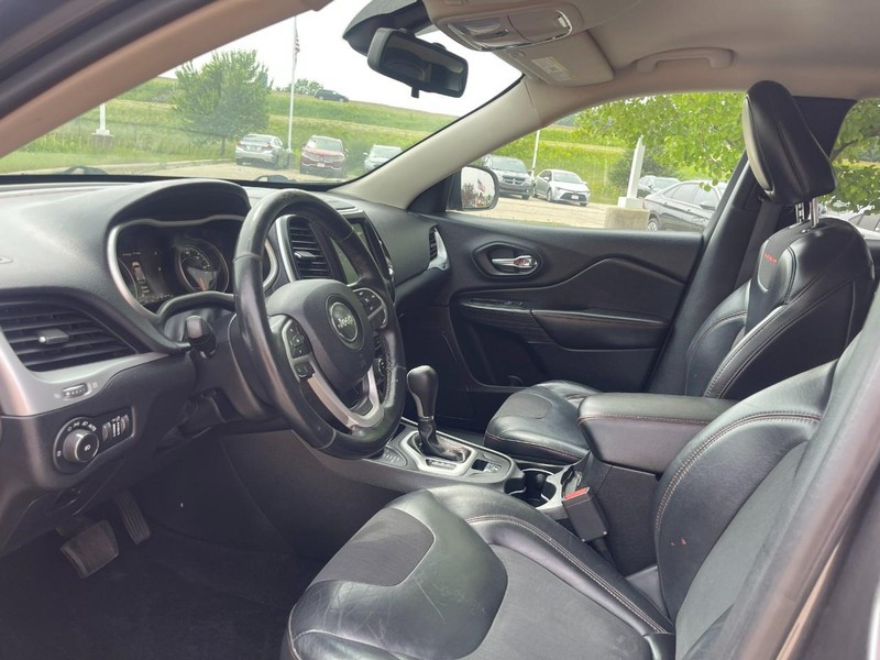 Jeep Cherokee Vehicle Image 18