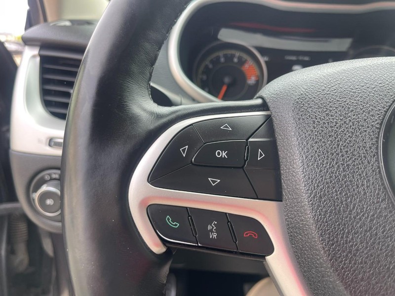 Jeep Cherokee Vehicle Image 25