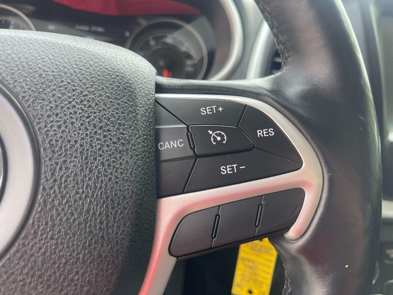 Jeep Cherokee Vehicle Image 26