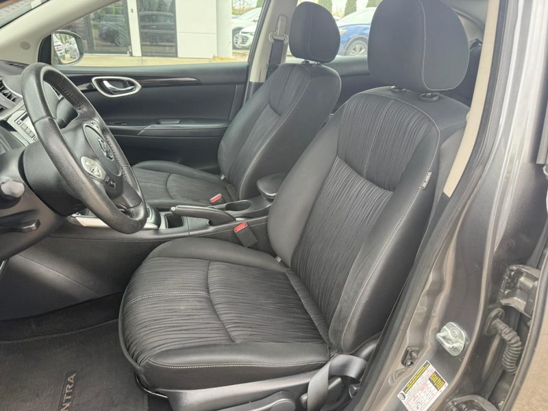 Nissan Sentra Vehicle Image 09