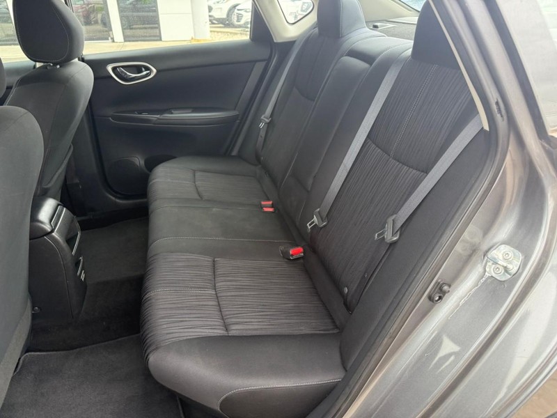 Nissan Sentra Vehicle Image 11