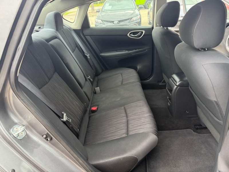 Nissan Sentra Vehicle Image 13