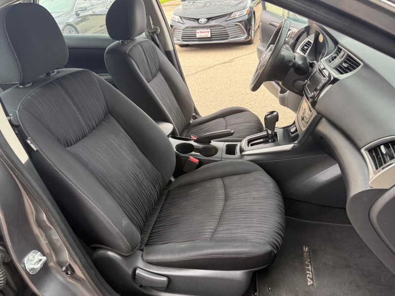 Nissan Sentra Vehicle Image 15