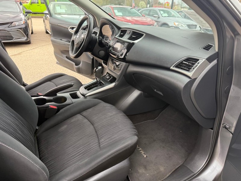 Nissan Sentra Vehicle Image 16
