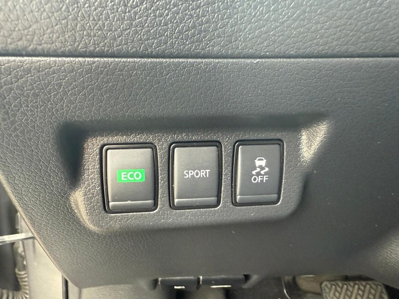 Nissan Sentra Vehicle Image 18