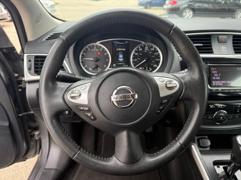 Nissan Sentra Vehicle Image 19