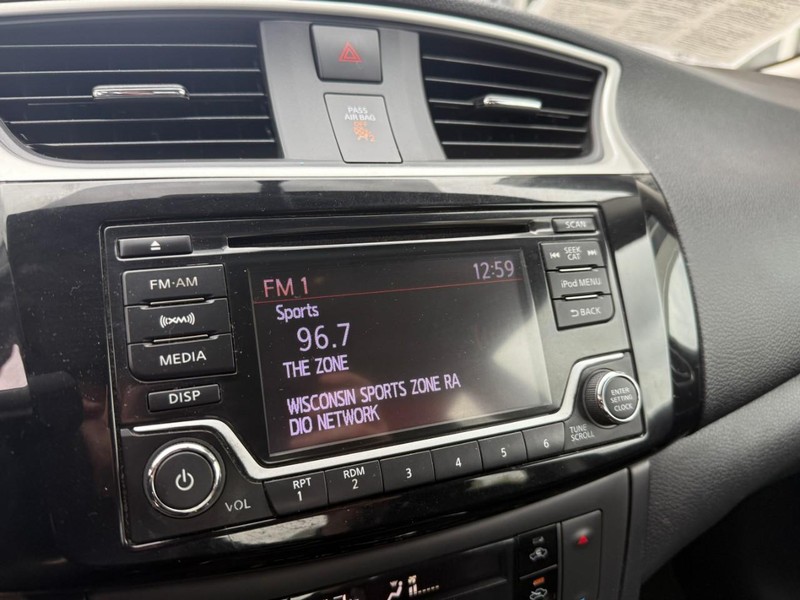 Nissan Sentra Vehicle Image 24