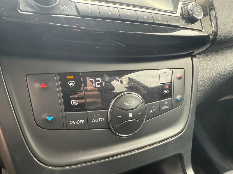 Nissan Sentra Vehicle Image 25