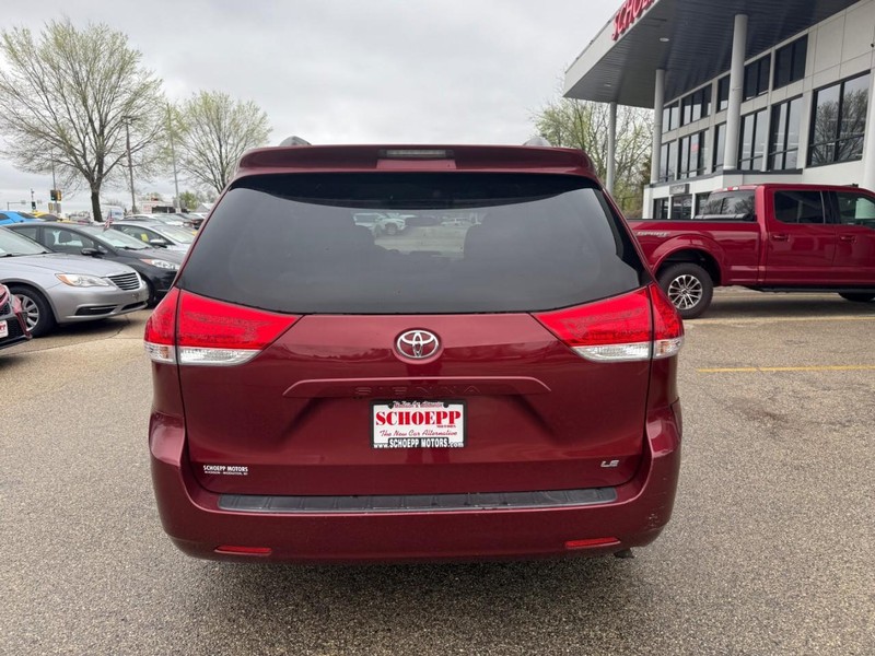 Toyota Sienna Vehicle Image 06