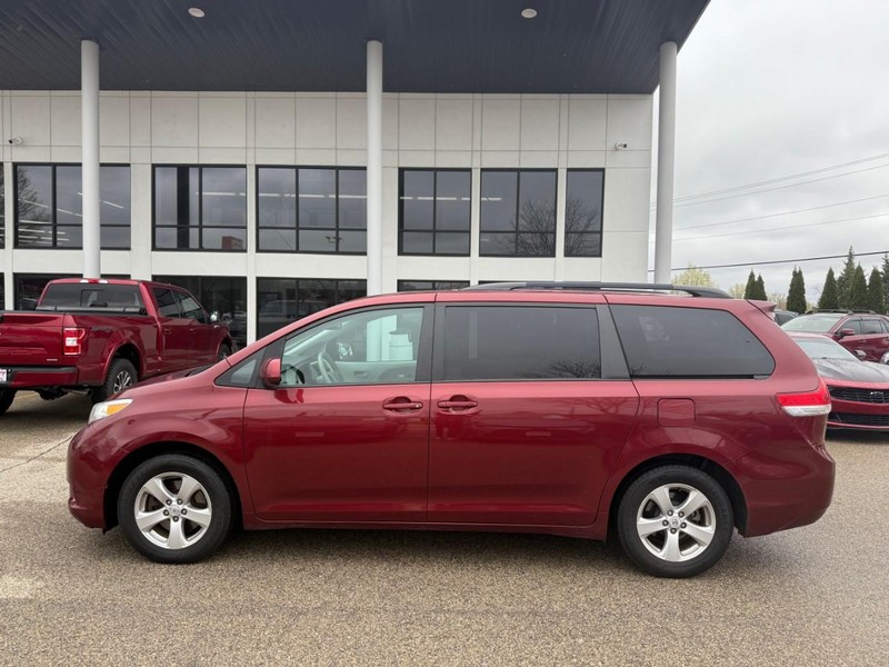 Toyota Sienna Vehicle Image 08