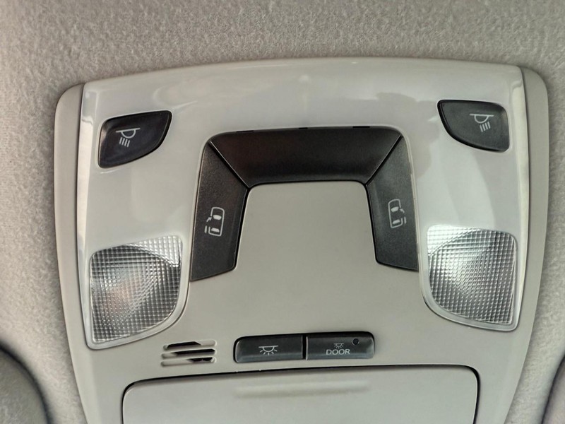 Toyota Sienna Vehicle Image 32