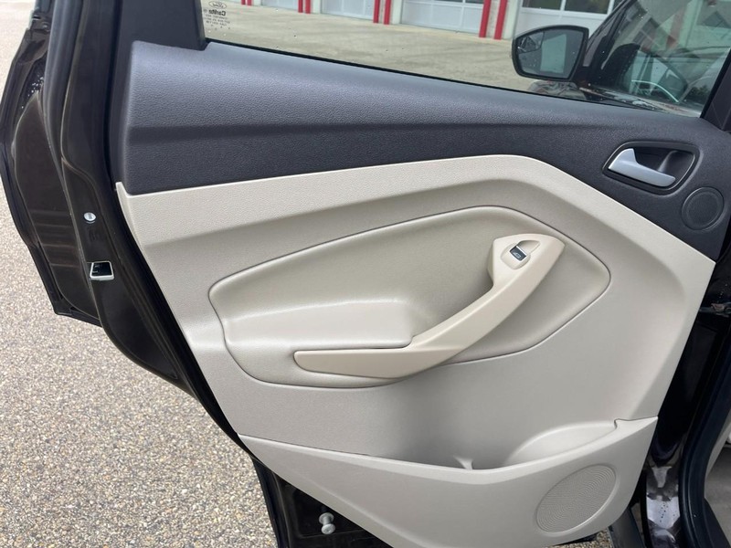 Ford Escape Vehicle Image 18