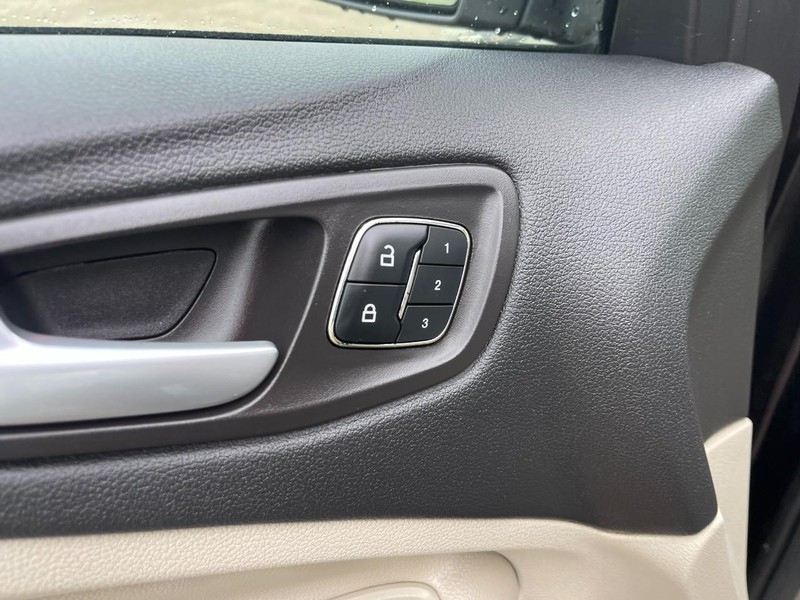 Ford Escape Vehicle Image 22